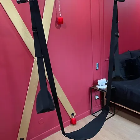Le Boudoir Rouge - Loveroom Luxueuse Pour Couples * La Ferte-Gaucher