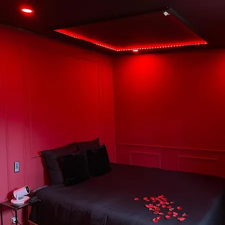 Le Boudoir Rouge - Loveroom Luxueuse Pour Couples Holiday home La Ferte-Gaucher