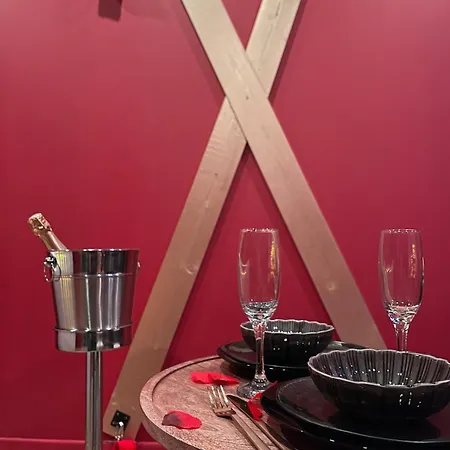 Le Boudoir Rouge - Loveroom Luxueuse Pour Couples