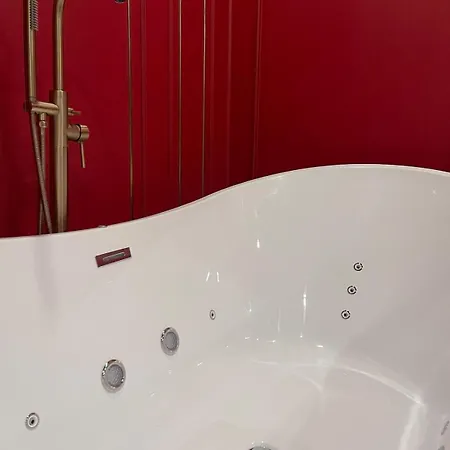 Le Boudoir Rouge - Loveroom Luxueuse Pour Couples *