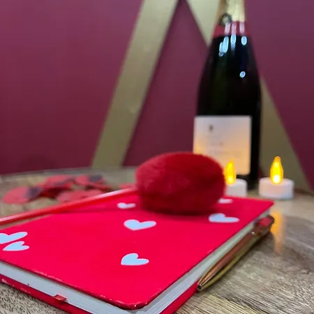 Le Boudoir Rouge - Loveroom Luxueuse Pour Couples