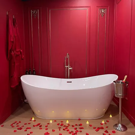 Holiday home Le Boudoir Rouge - Loveroom Luxueuse Pour Couples La Ferte-Gaucher