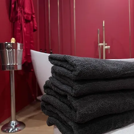 Le Boudoir Rouge - Loveroom Luxueuse Pour Couples * La Ferte-Gaucher