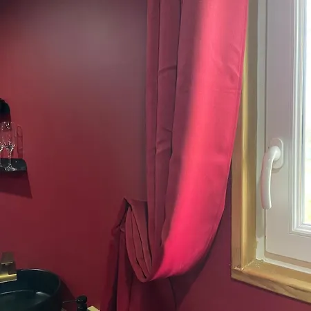 Le Boudoir Rouge - Loveroom Luxueuse Pour Couples
